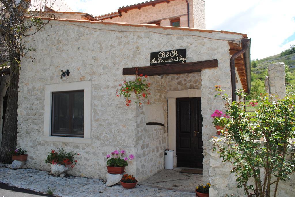 Locanda Sul Lago Santo Stefano Di Sessanio Exteriör bild