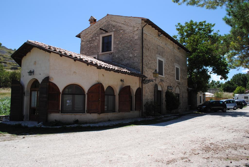 Locanda Sul Lago Santo Stefano Di Sessanio Exteriör bild