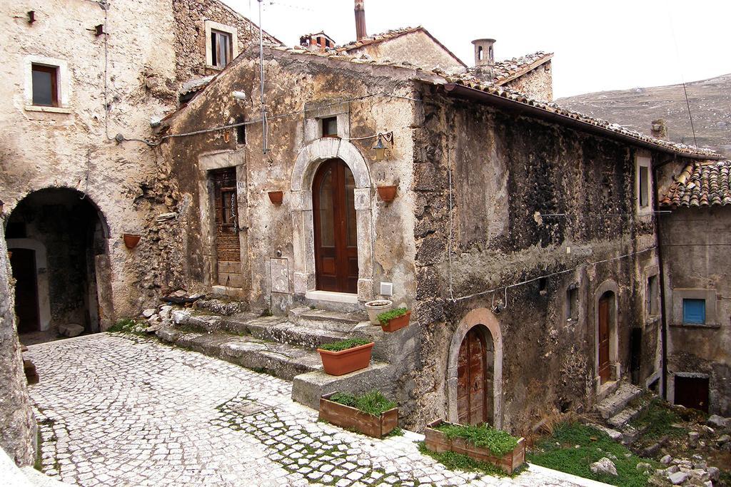 Locanda Sul Lago Santo Stefano Di Sessanio Exteriör bild