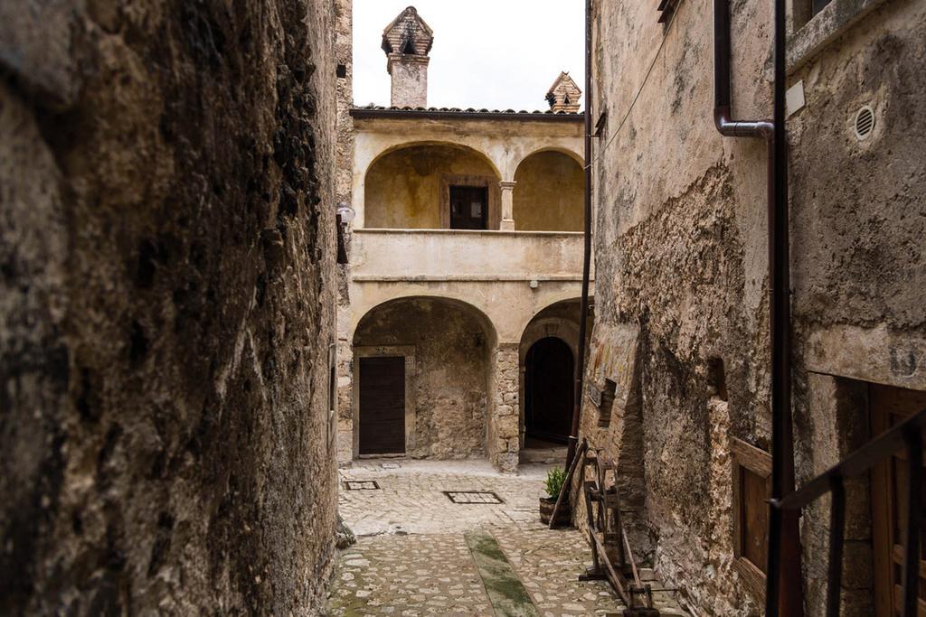 Locanda Sul Lago Santo Stefano Di Sessanio Exteriör bild